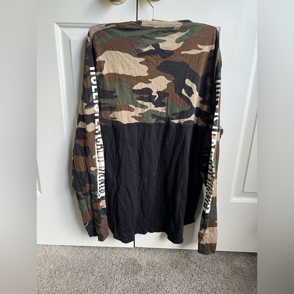 Hollister Camouflage Longe Sleeve Shirt - Picture 5 of 5